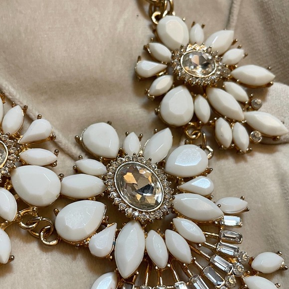 Vintage Flowers design, Gold Necklace - Picture 6 of 7